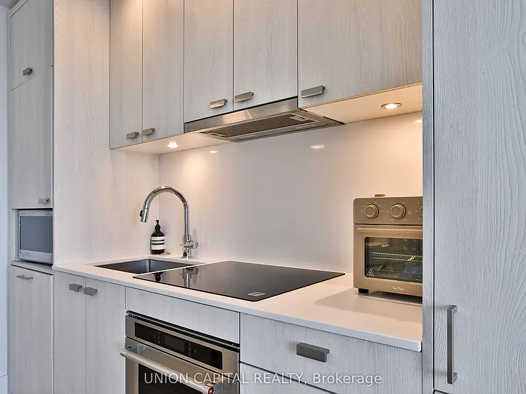 480 Front St W #1505 — Photo 9
