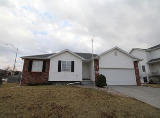 3933 Santa Rosa Ln, Lincoln, NE 68516