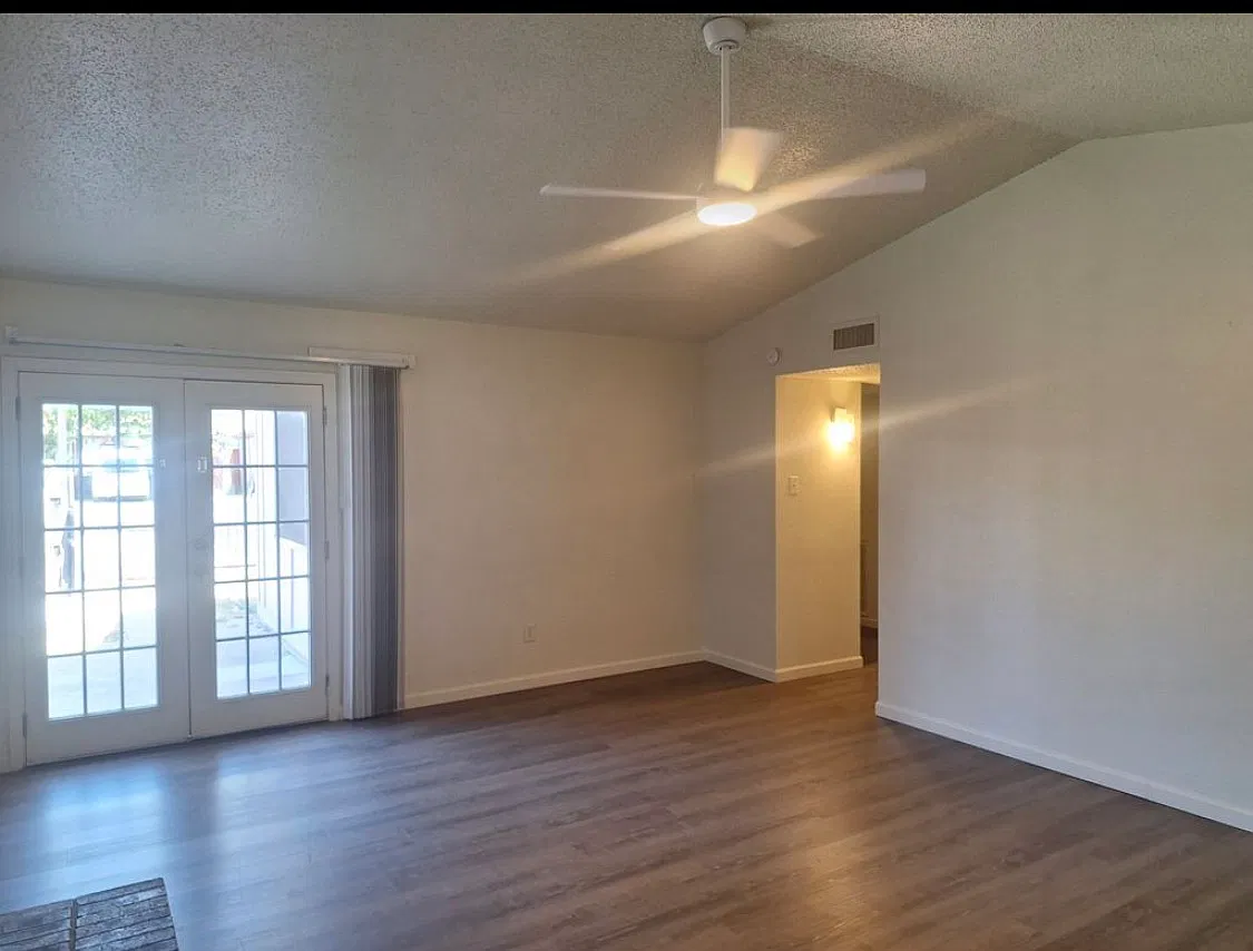 3944/3946 Queens Ct Garland TX 75043 — Photo 3
