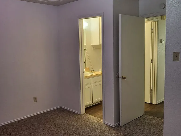 1209 Avondale Ct #C — Photo 11