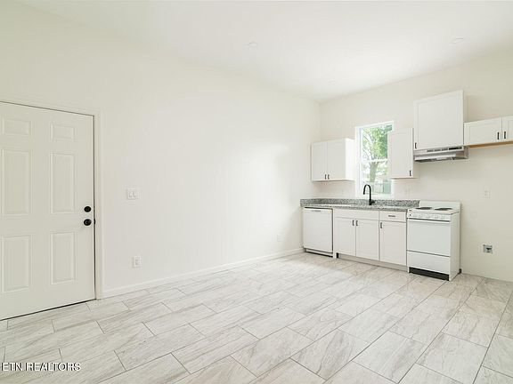 2nd image of 2642 Summit Ave