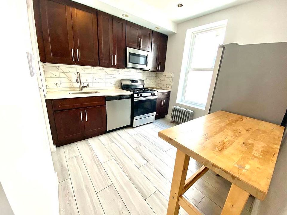1st image of 10-31 Jackson Ave #3R