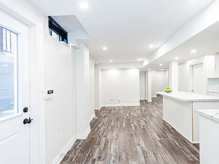 33 Durness Ave #BASEMENT — Photo 6