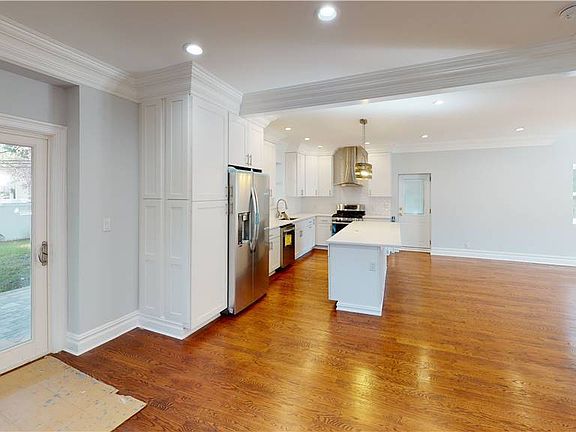4th image of 209 Walter Ave