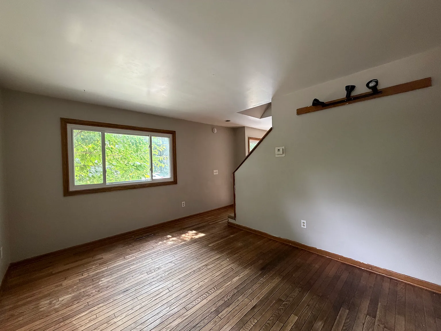 4 bed, 1.5 bath, 3358 sqft, $2,195 — Photo 4