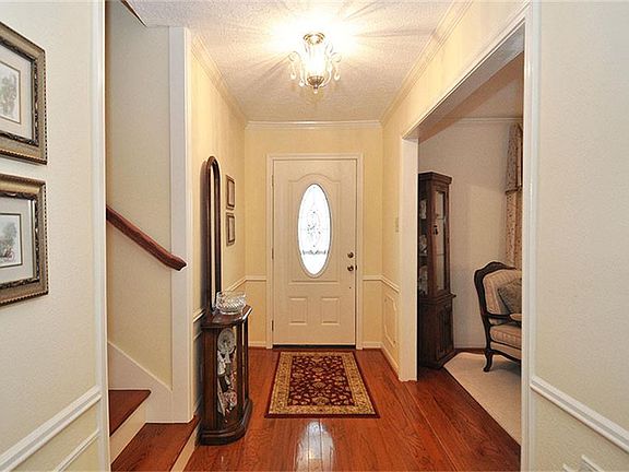 3rd image of 3611 Woodbridge Dr