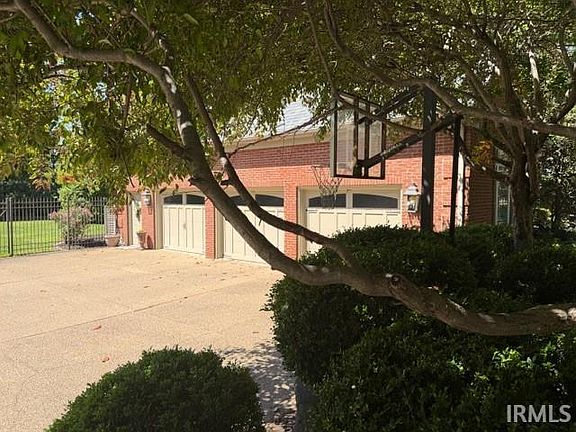 3rd image of 5421 Winthrop Ct