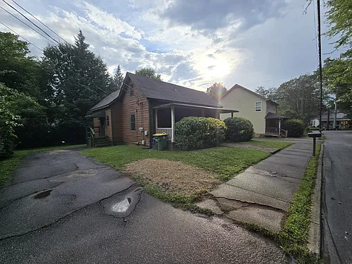 1434 E Broad St #B Photo 1