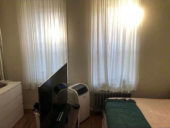 4th image of 3421 43rd St APT 1