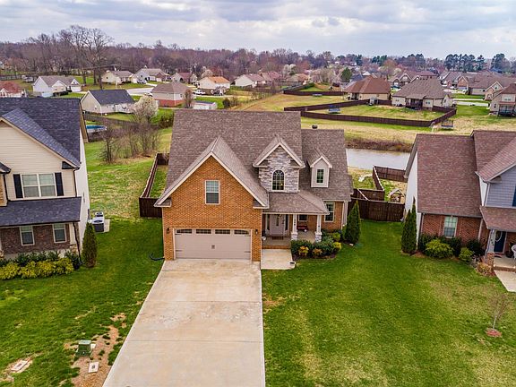2nd image of 806 Carousel Ct