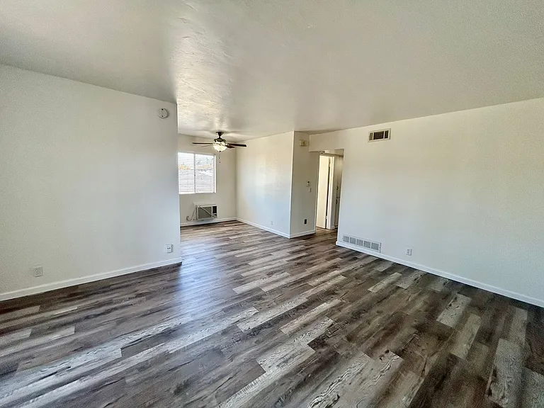 2605 Madison Ave #5 — Photo 2