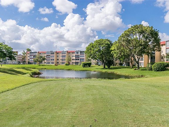 3rd image of 1040 Country Club Dr APT 309