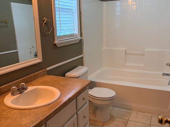 5th image of 937 Drum Ln