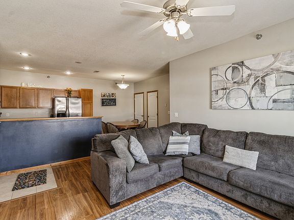 3rd image of 1602 NW Prairie Lakes Dr APT 1