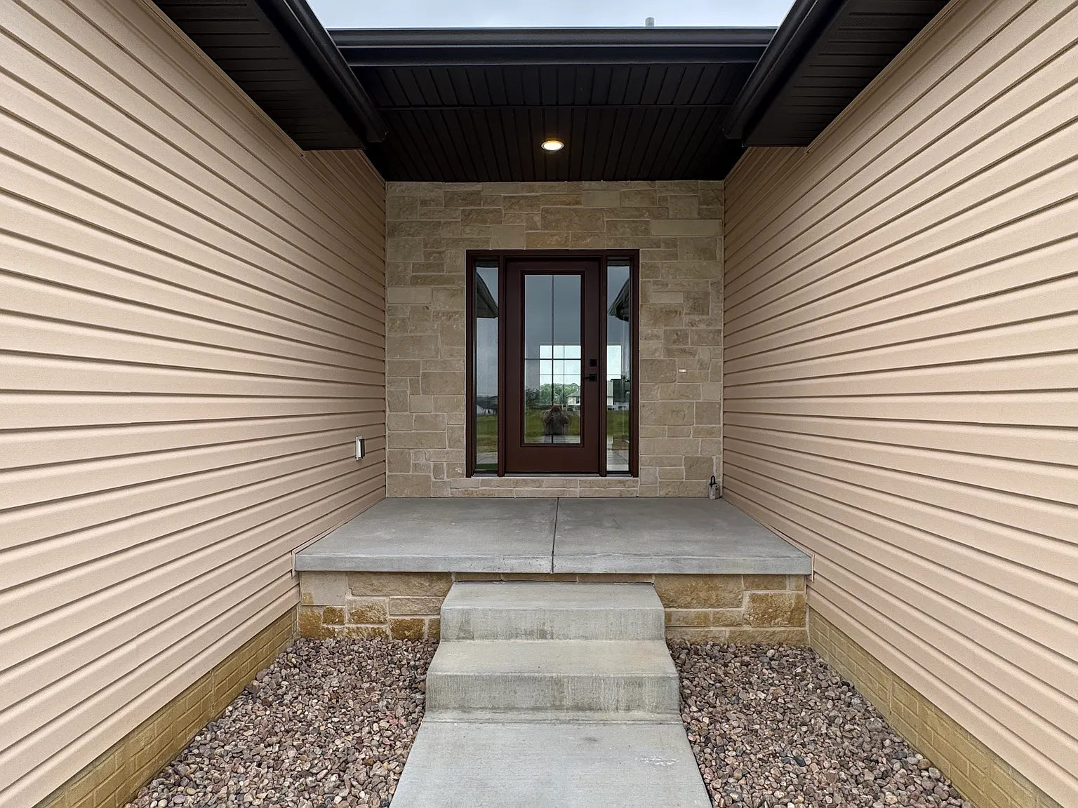5 bed, 3210 sqft, $4,025 — Photo 2