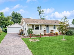4308 Fairlane Dr NE, Cedar Rapids, IA 52402