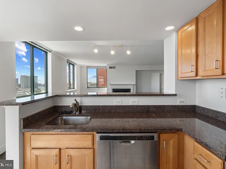 414 Water St #1812 — Photo 14