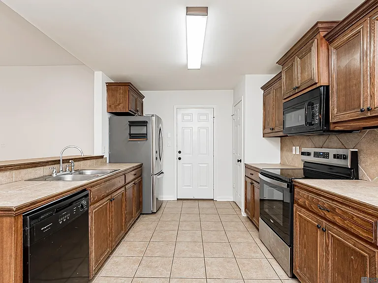 15484 Oakstone Dr — Photo 6
