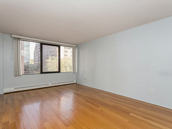 3rd image of 4 Martine Ave APT 221