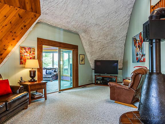 4th image of 7053 Peninsula Dr NE