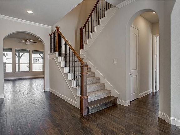 3rd image of 319 Bluestem Ln