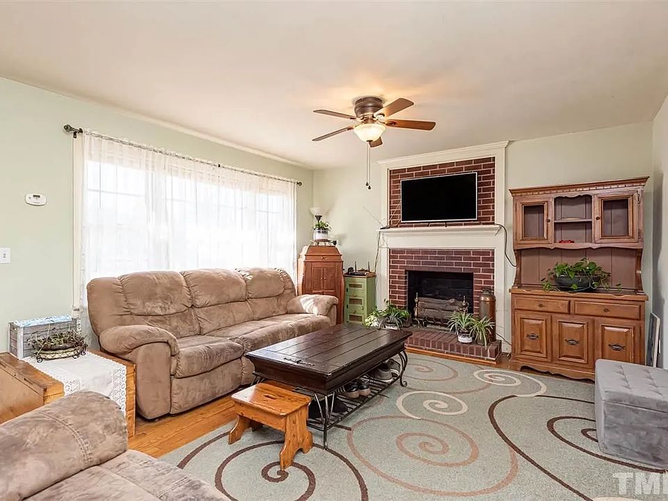 1st image of 403 E Jewett Ave