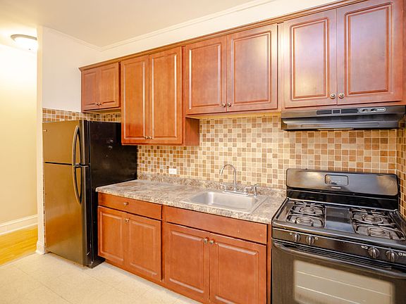 4th image of 3244 Oak Park Ave APT 10