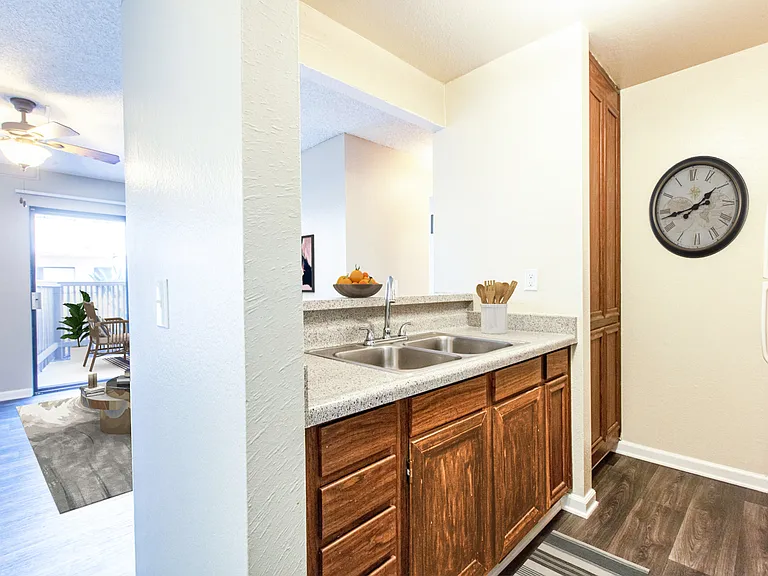 Citrus Glen Apartments — Photo 11