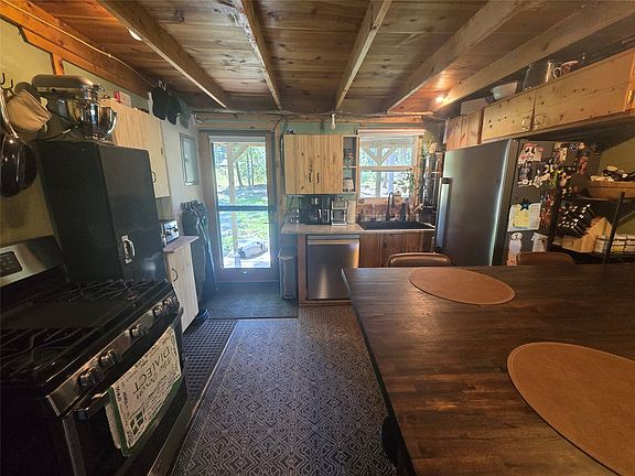 3rd image of 664 Red Oak Cir