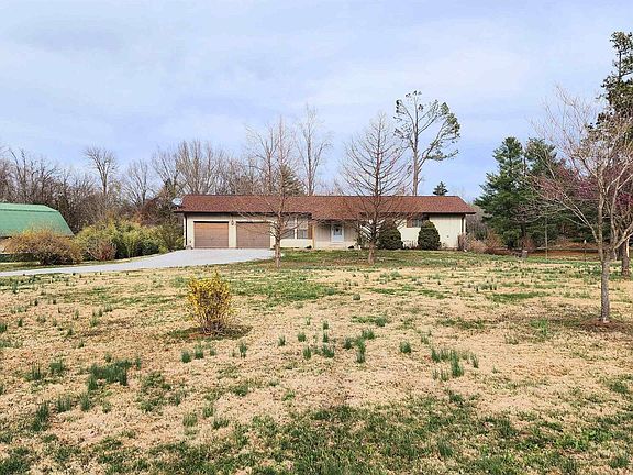2nd image of 160 Cedar Crest Ln
