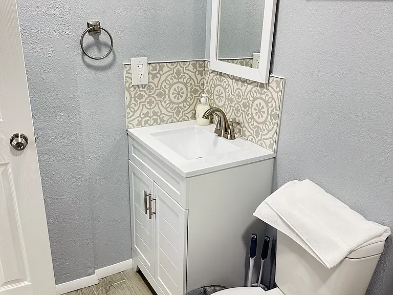 Full Bathroom