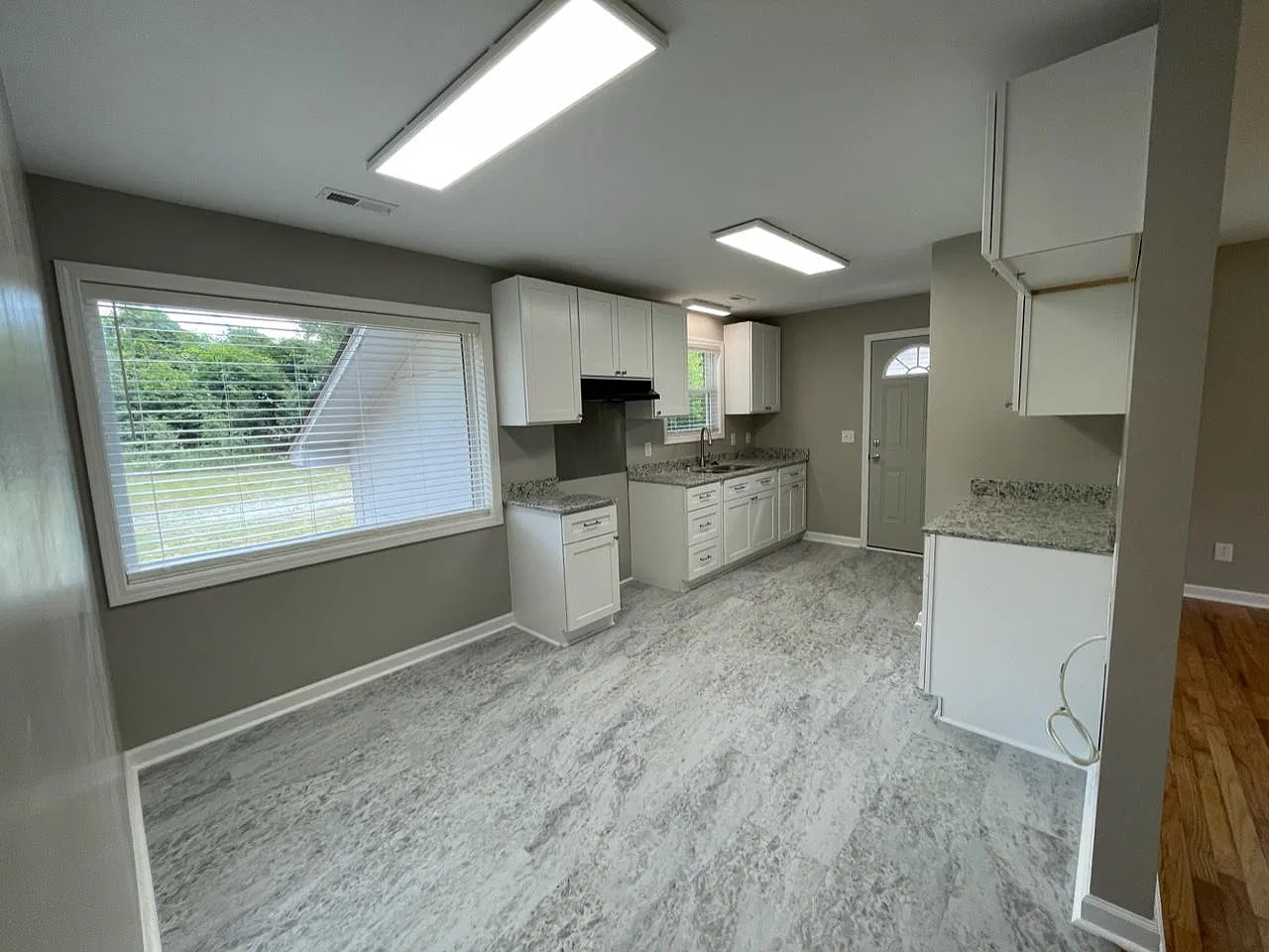 3 bed, 975 sqft, $1,200 — Photo 4