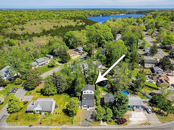3rd image of 1754 Lakeside Drive S