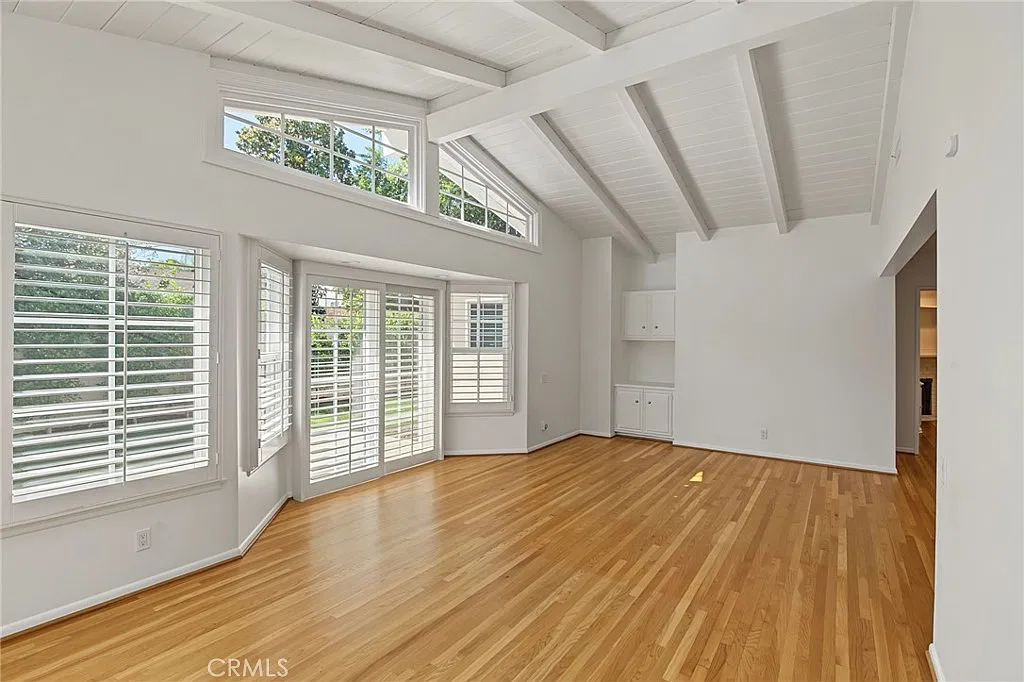 3 bed, 2202 sqft, $5,850 — Photo 3