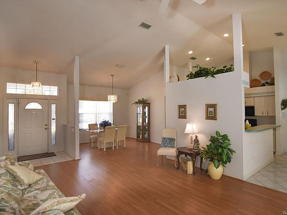 3rd image of 28 Oak Village Blvd