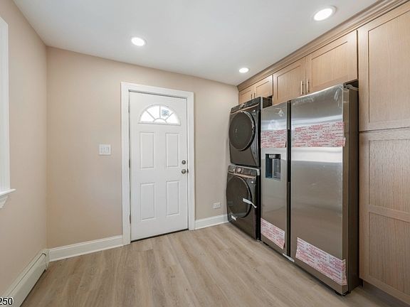 4th image of 49 Caldwell Pl