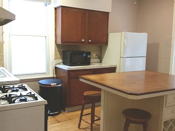 4th image of 4710 N Artesian Ave #2