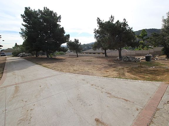 3rd image of 744 Forestview Ave