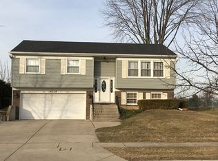 1516 Amherst Dr, Schaumburg, IL 60194