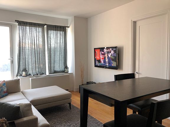3rd image of 10-50 Jackson Ave #2E