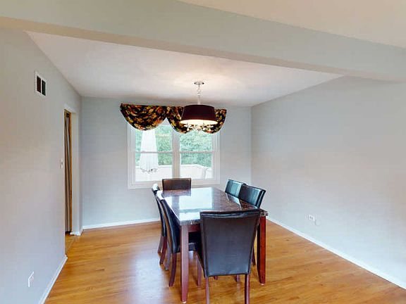 4th image of 10S225 Kaye Ln