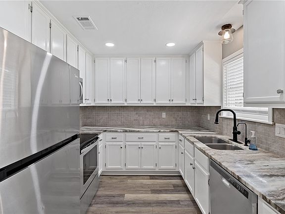 5th image of 4401 Kingsdale Dr