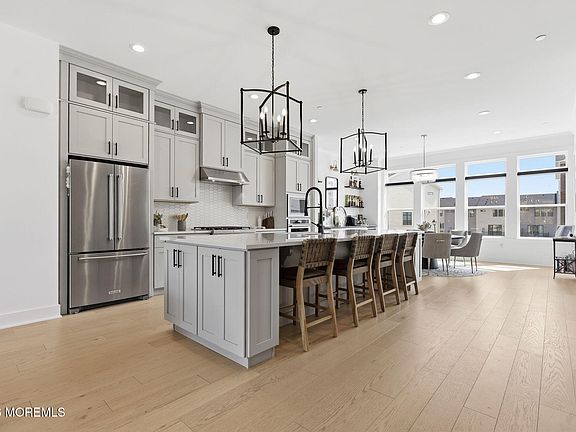 4th image of 6 Linder Court #189