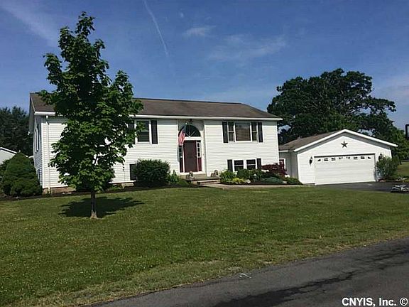 2nd image of 9 Oak Dr