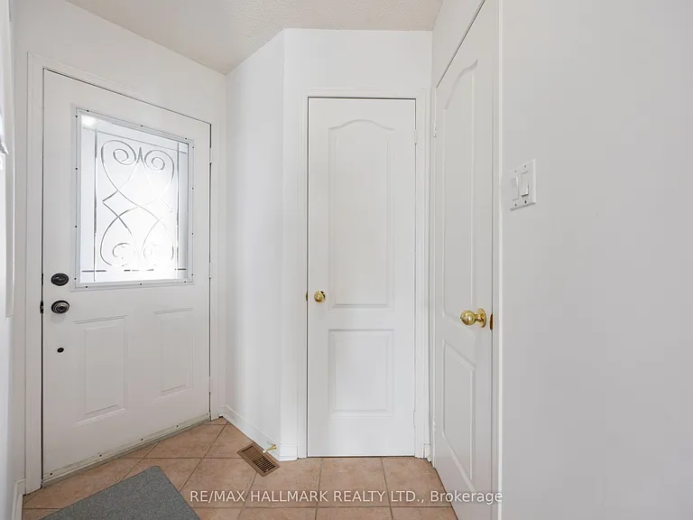 19 Parktree Dr — Photo 3
