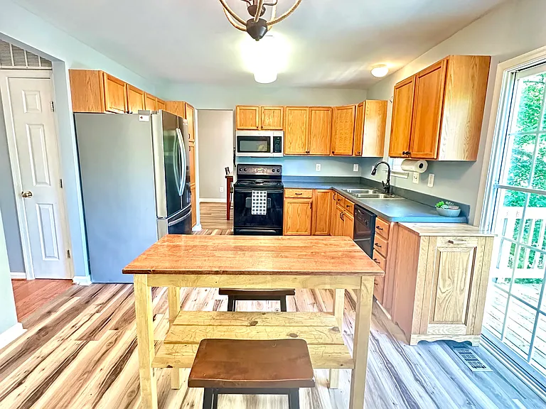 6225 Igo Rd — Photo 7