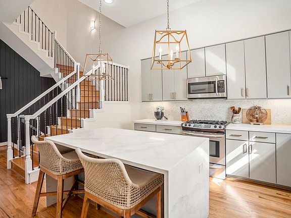 5th image of 5841 Darling St #C