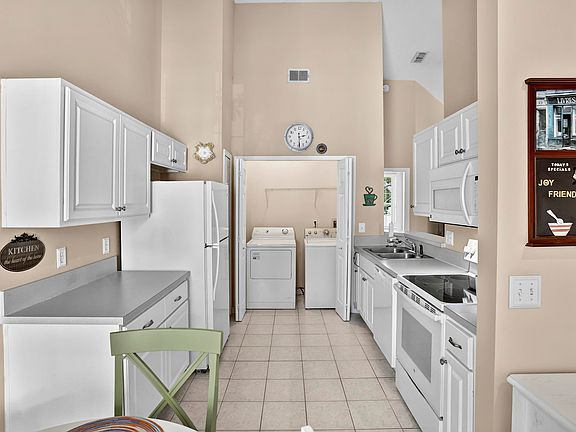 3rd image of 511 Augusta Cir