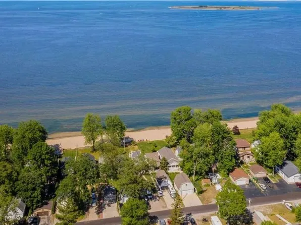 777 Bay Rd, Bay City, MI 48706