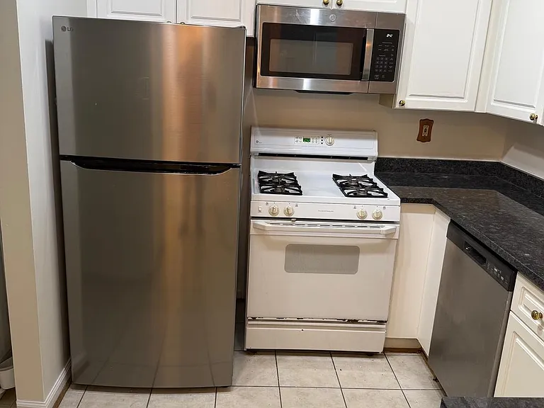 12913 Alton Sq #316 — Photo 6